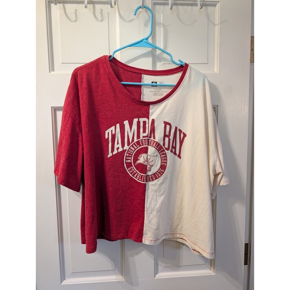 Tampa Bay Buccaneers Shirt Womens 2XL NFL Team Apparel Red White Split Tee